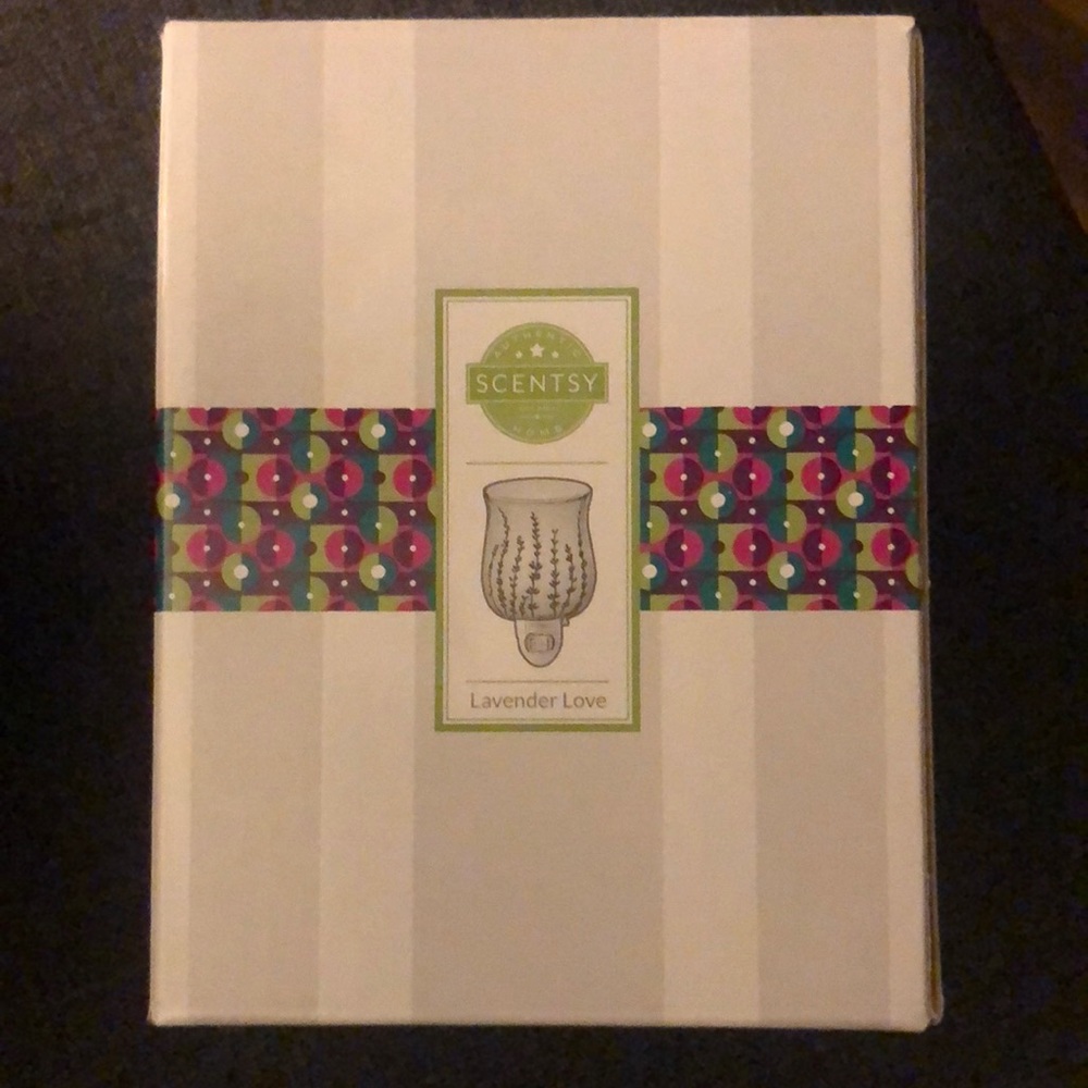 Scentsy Lavender Love Wax Warmer